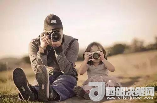 “曾子殺豬”故事在前，最近又有《父母說好考了90分就去看海，被爽約后女孩離家出走》新聞在后。父母如果自己的行為“打臉”了，又怎么能在孩子面前掌握教育的主動權(quán)。