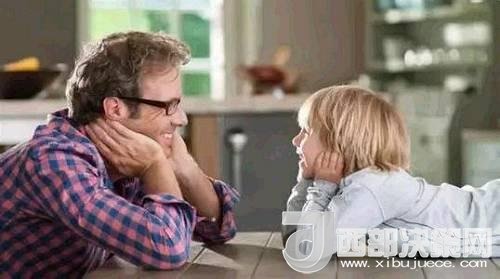 “你長大之后會變得非常忙，所以我希望你能在小時候停下來低頭聞聞花香，然后把花瓣和葉子放進你的小竹筐，在我們的客廳和院子里瘋跑。”