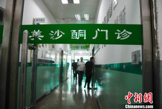 有數(shù)據(jù)顯示，十年來，山西省司法行政戒毒系統(tǒng)累計收治戒毒人員總數(shù)6萬余人。截至目前，在冊強制隔離戒毒人員、自愿戒毒人員、戒毒康復(fù)人員、美沙酮維持治療人員共1.2萬余人?！⊥踅ㄜ?攝