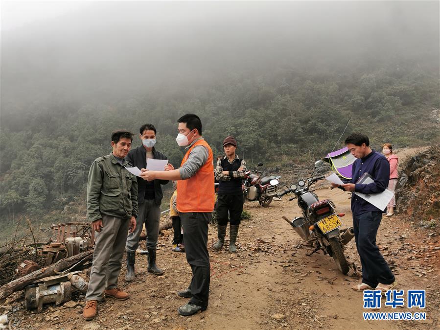 （決戰(zhàn)決勝脫貧攻堅(jiān)·圖文互動）（5）另一種“逆行”——廣西5300余名駐村第一書記提前返崗?fù)渡怼皟删€作戰(zhàn)”