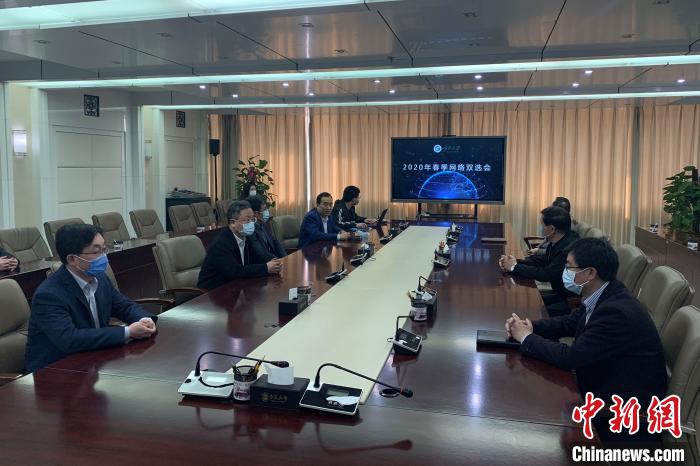 寧夏大學(xué)2020年春季首場(chǎng)綜合類“網(wǎng)絡(luò)雙選會(huì)”現(xiàn)場(chǎng)?！±钆迳?攝