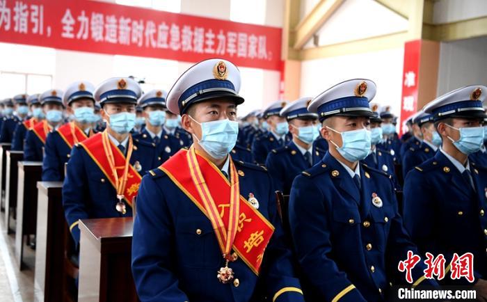 授銜表彰儀式現(xiàn)場?！⒅铱?攝