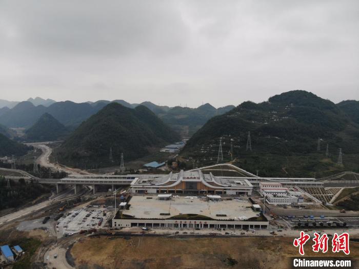 貴州省首條城際高速鐵路——安六鐵路開始聯(lián)調(diào)聯(lián)試。中國鐵路成都局集團(tuán)公司供圖