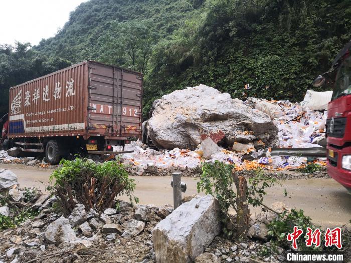 事故現(xiàn)場。　黃鵬 攝