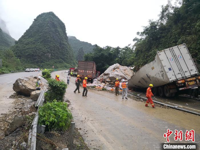 事故現(xiàn)場?！↑S鵬 攝