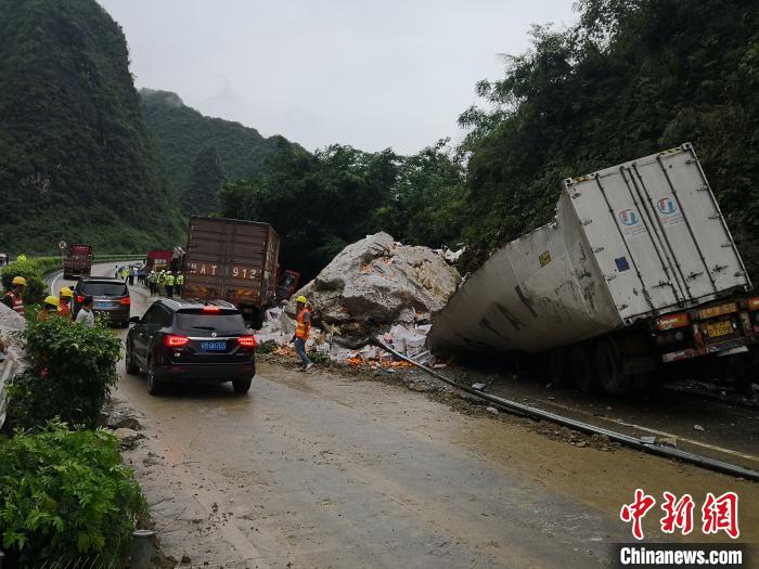 事故現(xiàn)場。　黃鵬 攝