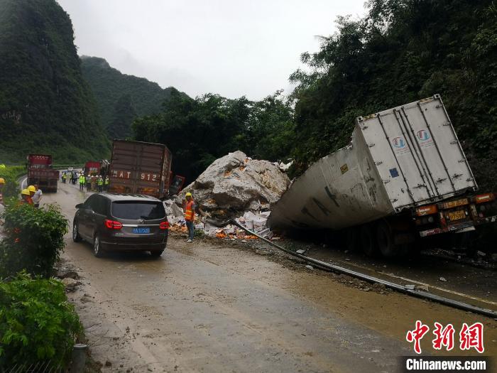 事故現(xiàn)場?！↑S鵬 攝