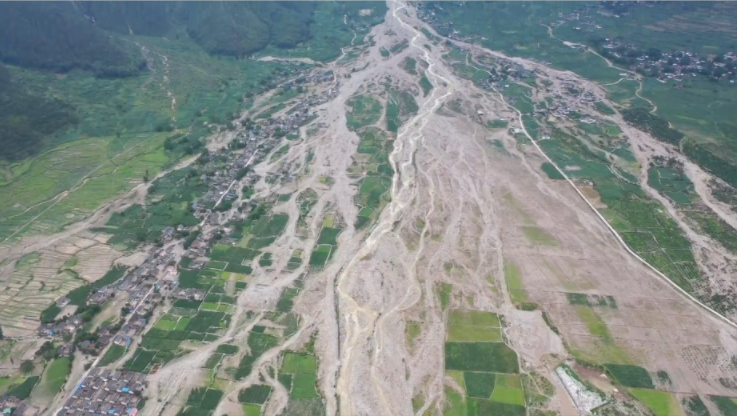 ▲圖為涼山冕寧山洪現(xiàn)場(chǎng)，來(lái)源：四川消防。