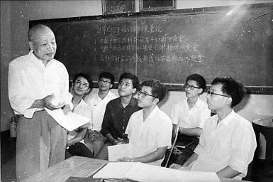 舍我其誰(shuí)報(bào)國(guó)志，碧血丹心愛(ài)國(guó)情